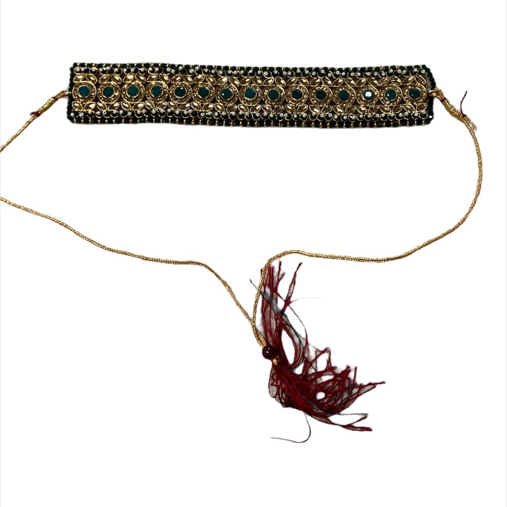 Fascinating Gold Plated Kundan Choker Necklace Set - Picture 3 of 4